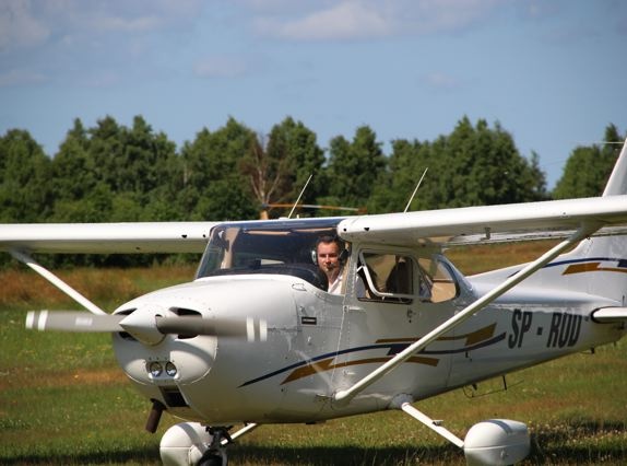 Loty widokowe nad P&oacute;łwyspem Helskim - SKYDIVE HEL 