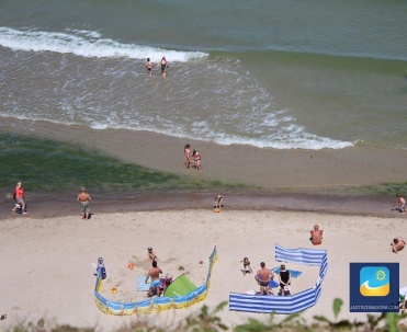 Odpoczynek jastrzębiog&oacute;rskich plażowicz&oacute;w.